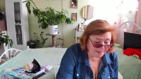 Snapshot of flowerlover8 chatting on September 15, 6:02 am Flowerlower online show from September 15, 6:02 am