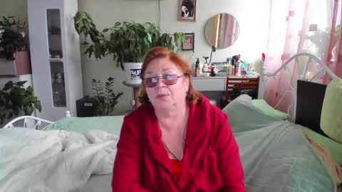 Snapshot of flowerlover8 chatting on September 17, 6:48 am Flowerlower online show from September 17, 6:48 am