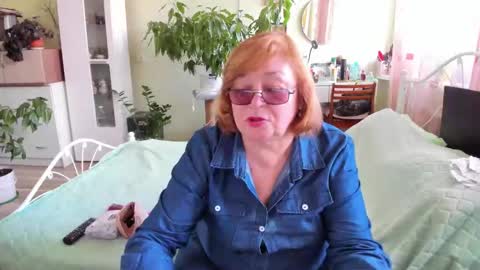 Snapshot of flowerlover8 chatting on September 28, 8:20 am Flowerlower online show from September 28, 8:20 am