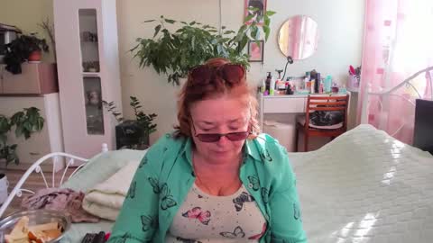 Snapshot of flowerlover8 chatting on October 1, 11:05 am Flowerlower online show from October 1, 11:05 am