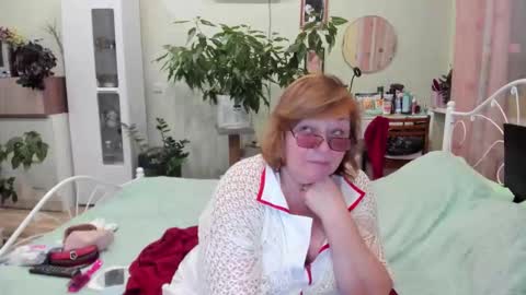 Snapshot of flowerlover8 chatting on October 3, 7:00 pm Flowerlower online show from October 3, 7:00 pm