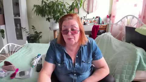 Snapshot of flowerlover8 chatting on October 5, 12:36 pm Flowerlower online show from October 5, 12:36 pm