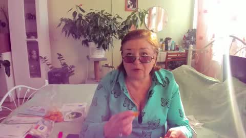 Snapshot of flowerlover8 chatting on October 9, 11:08 am Flowerlower online show from October 9, 11:08 am