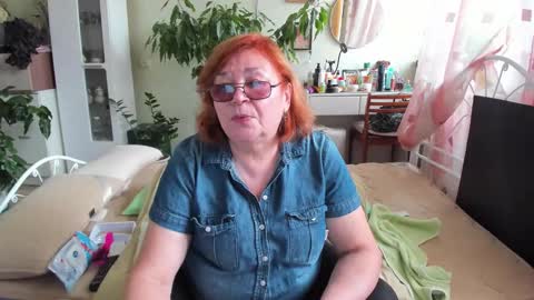 Snapshot of flowerlover8 chatting on October 13, 8:03 am Flowerlower online show from October 13, 8:03 am