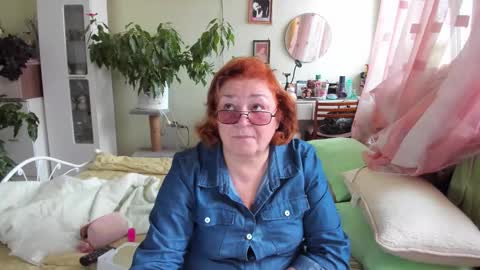 Snapshot of flowerlover8 chatting on October 15, 7:19 am Flowerlower online show from October 15, 7:19 am