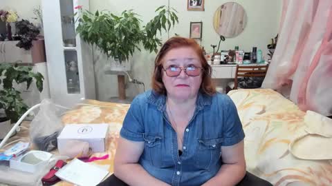 Snapshot of flowerlover8 chatting on October 16, 4:52 pm Flowerlower online show from October 16, 4:52 pm