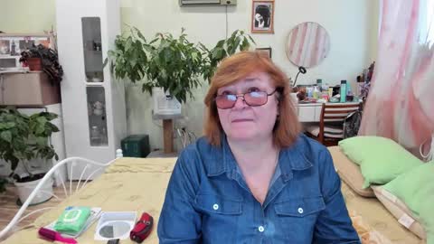 Snapshot of flowerlover8 chatting on November 6, 7:09 am Flowerlower online show from November 6, 7:09 am