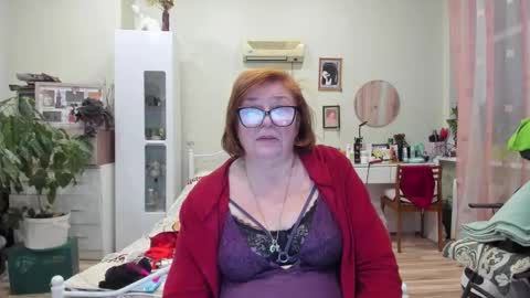 Snapshot of flowerlover8 chatting on December 14, 6:45 pm Flowerlower online show from December 14, 6:45 pm