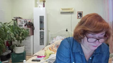 Snapshot of flowerlover8 chatting on December 15, 6:50 am Flowerlower online show from December 15, 6:50 am