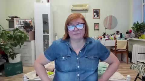 Snapshot of flowerlover8 chatting on December 18, 12:55 pm Flowerlower online show from December 18, 12:55 pm