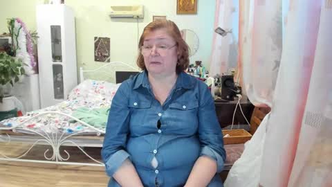 Snapshot of flowerlover8 chatting on January 9, 6:49 am Flowerlower online show from January 9, 6:49 am