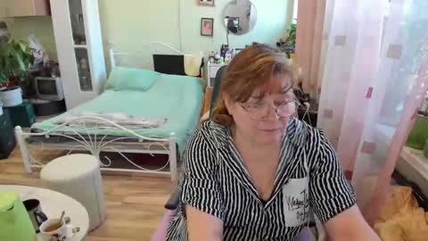 Snapshot of flowerlover8 chatting on February 1, 7:18 am Flowerlower online show from February 1, 7:18 am