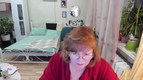 Snapshot of flowerlover8 chatting on February 4, 6:25 pm Flowerlower online show from February 4, 6:25 pm