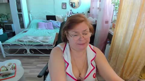 Snapshot of flowerlover8 chatting on February 15, 8:02 am Flowerlower online show from February 15, 8:02 am