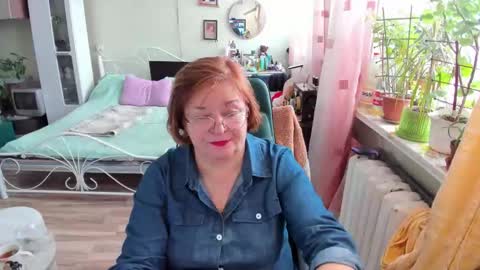 Snapshot of flowerlover8 chatting on February 19, 10:11 am Flowerlower online show from February 19, 10:11 am