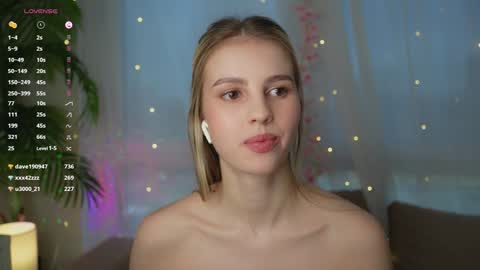 Adeline online show from December 2, 11:56 am