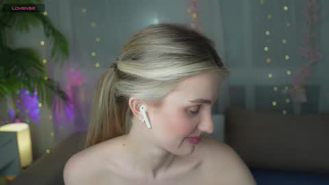 Adeline online show from January 20, 2:46 pm