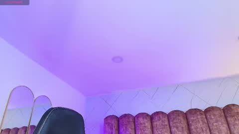  FLUFFY BUBBLE  online show from March 9, 4:27 am