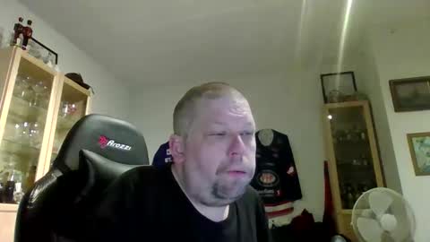 Snapshot of fluffy_espen chatting on March 16, 5:13 am fluffy_espen online show from March 16, 5:13 am