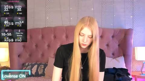 Mia online show from September 14, 9:47 pm