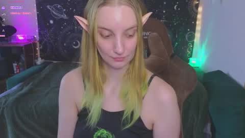 Snapshot of fluffy_muffin3 chatting on February 4, 9:15 am Agatha online show from February 4, 9:15 am