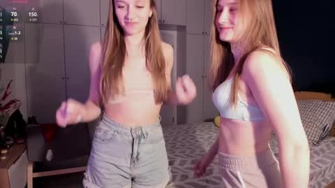 Snapshot of flurry_cute chatting on January 5, 4:16 pm Flurry and Chloe online show from January 5, 4:16 pm