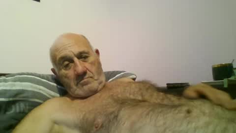Snapshot of follador1001 chatting on June 19, 8:45 pm follador1001 online show from June 19, 8:45 pm