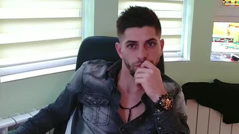 independent model online show from December 4, 12:36 pm