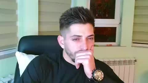 independent model online show from December 7, 4:47 pm