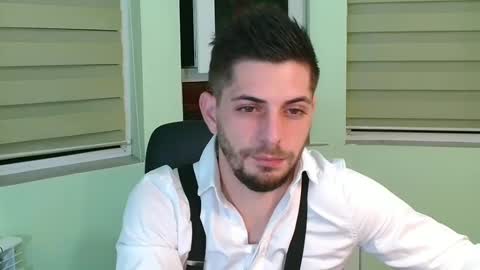 independent model online show from January 11, 7:05 pm