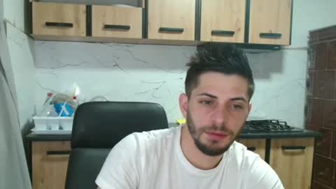 independent model online show from February 18, 9:42 pm