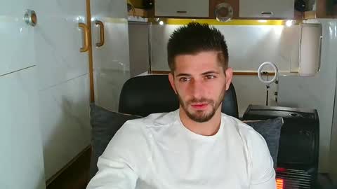 independent model online show from October 25, 4:57 pm