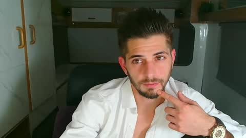 independent model online show from October 26, 6:03 pm