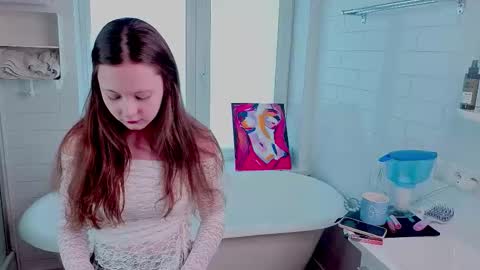 Snapshot of fondawollyung chatting on March 3, 5:35 am Mery online show from March 3, 5:35 am