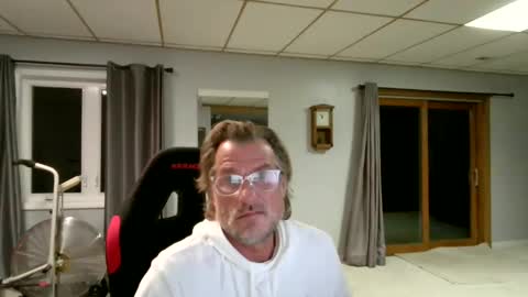 foodforcatfists online show from April 2, 4:54 am