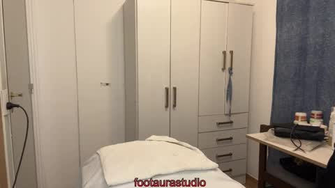 Snapshot of footaurastudio chatting on March 1, 2:46 am footaurastudio online show from March 1, 2:46 am