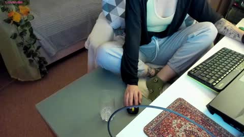     online show from January 12, 3:03 pm