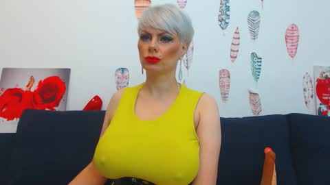 Snapshot of forever_barbie chatting on October 19, 10:43 pm Adana online show from October 19, 10:43 pm