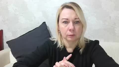 forever_smilex online show from December 10, 6:44 am