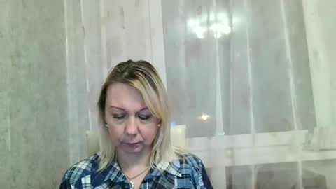 forever_smilex online show from December 12, 3:27 pm