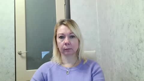 forever_smilex online show from December 13, 6:21 am