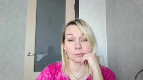 forever_smilex online show from December 18, 9:58 am