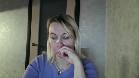 forever_smilex online show from December 18, 1:02 pm