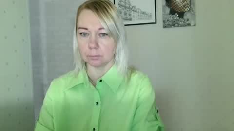forever_smilex online show from December 23, 6:44 am