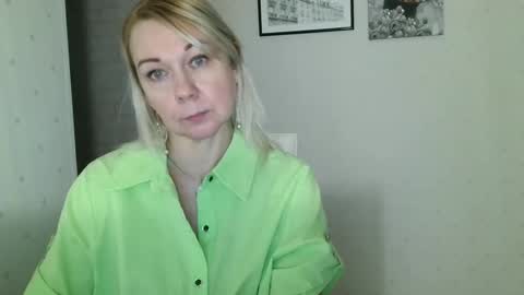 forever_smilex online show from December 23, 12:52 pm