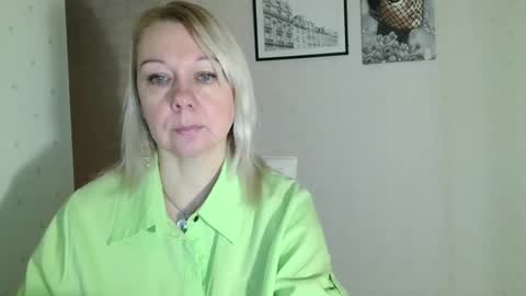 forever_smilex online show from December 25, 5:58 am