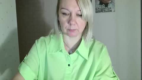 forever_smilex online show from December 25, 9:02 am