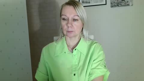 forever_smilex online show from December 26, 12:59 pm