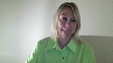 forever_smilex online show from January 9, 1:24 pm