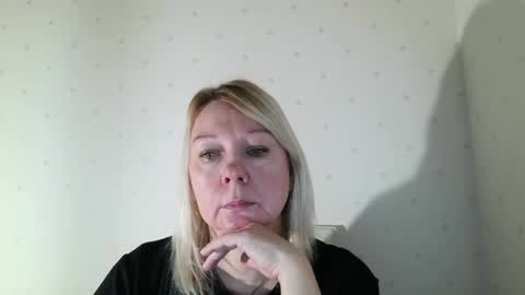 forever_smilex online show from January 11, 6:35 am